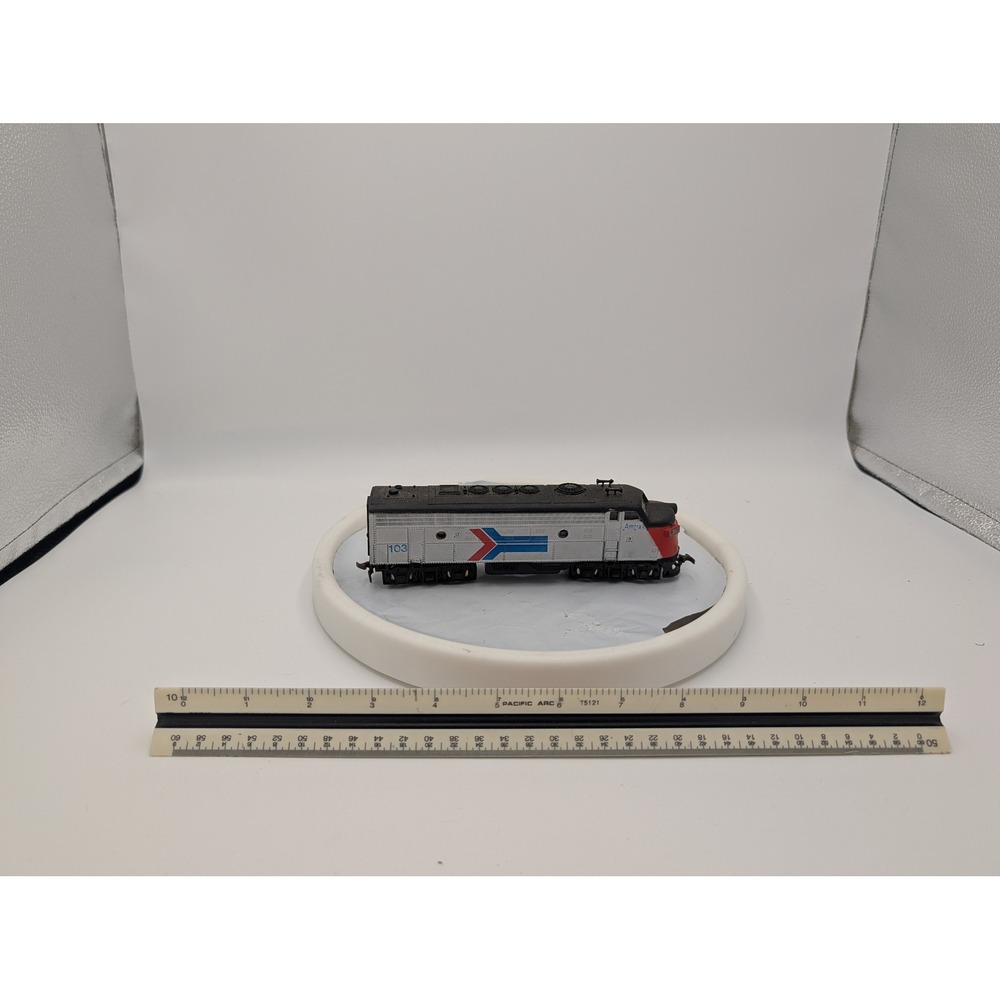 Playart Amtrak Diesel Locomotive 103 HO Scale Model Train Engine Silver Red Blue